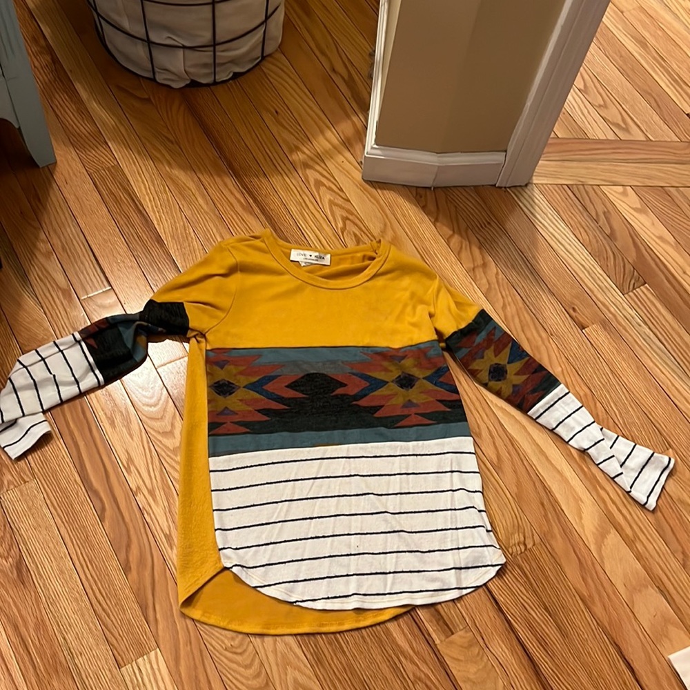 Aztec design top